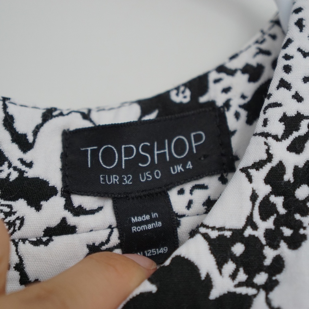 TOPSHOP 'Mono Floral' Print Cutout Mini Dress - Picture 3 of 3